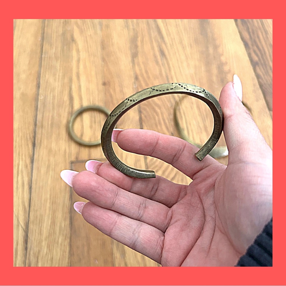 Brass cuff, with details